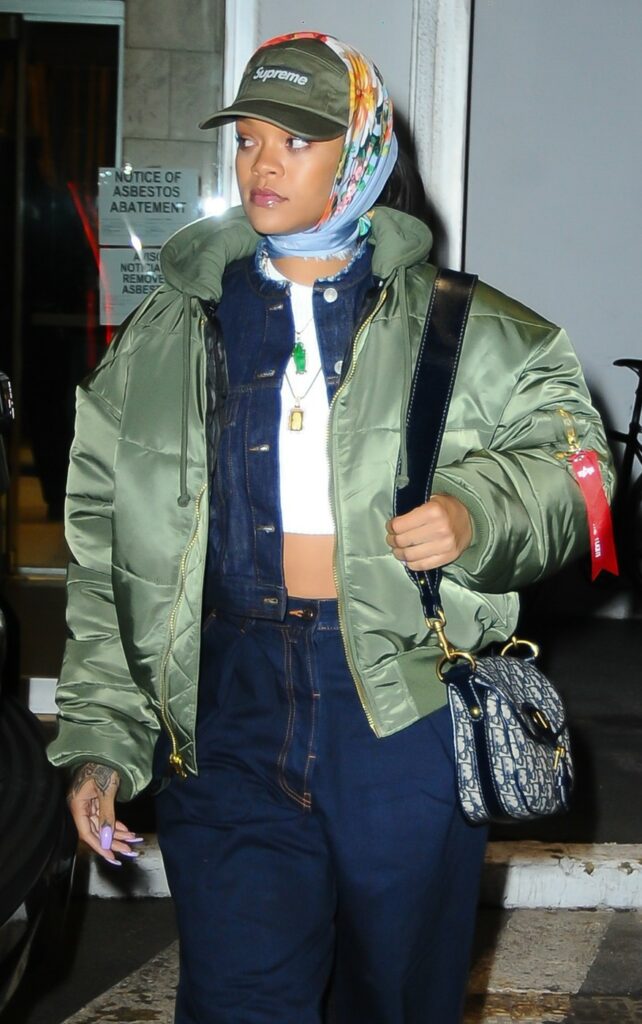 Rihanna marame preko šilt kape